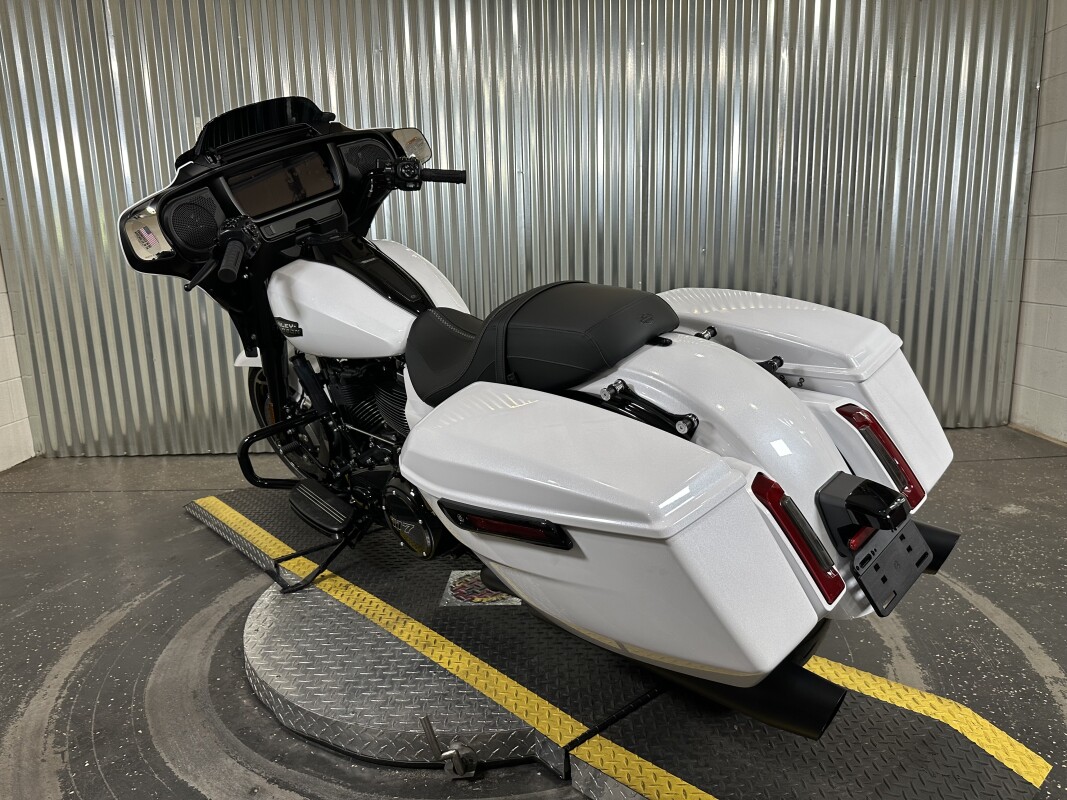 2025 Harley-Davidson Street Glide White Onyx Pearl - Black Finish - Photo 6