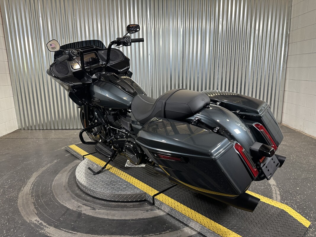 2025 Harley-Davidson Road Glide Iron Horse Metallic - Black Finish - Photo 6