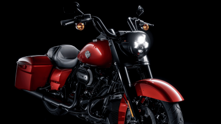 Exploring the Bold Blacked-Out Design of the 2025 Harley-Davidson® Road King® Special Near Atlanta