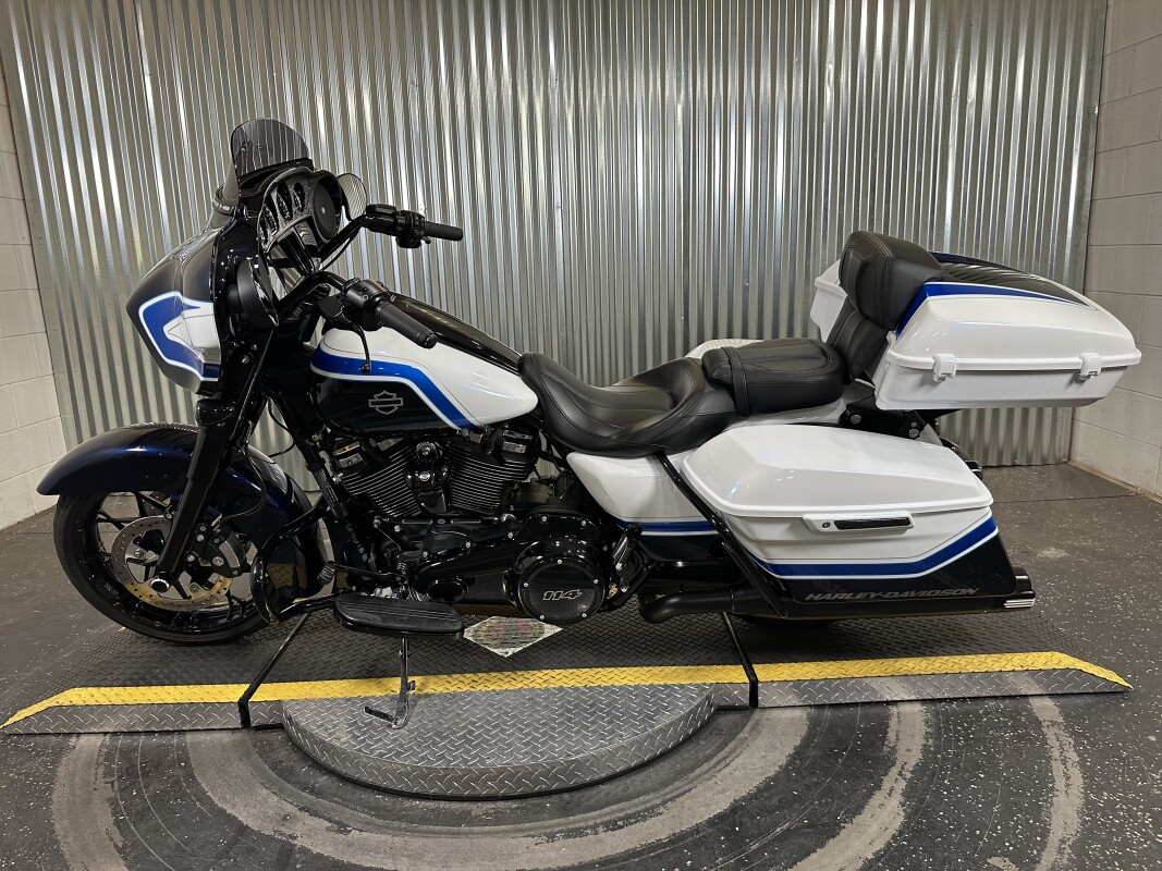 2021 Harley-Davidson Street Glide Special Arctic Blast — Special Edition — Black Finish - Photo 5