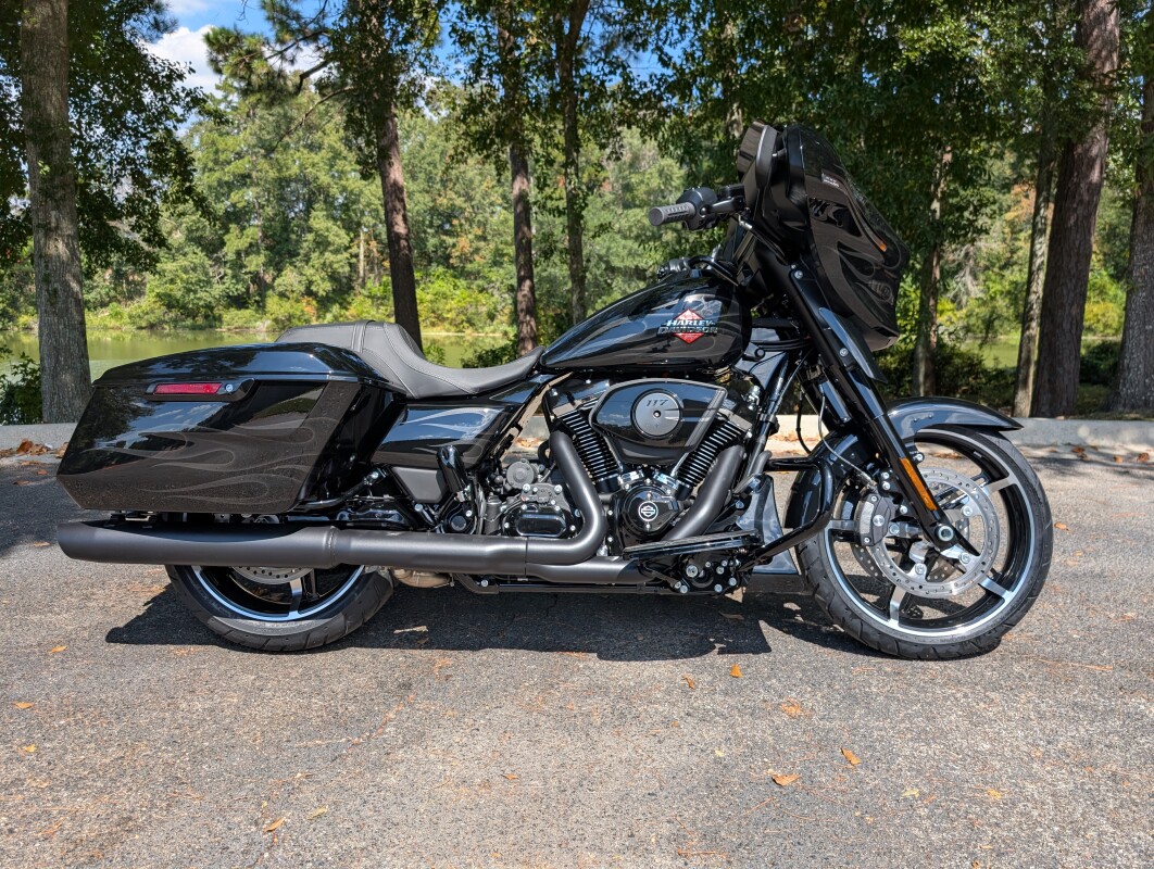 FLHX 2025 Street Glide - Photo 9