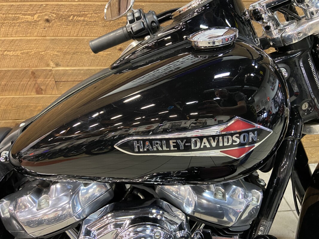 2018 Harley-Davidson Softail Slim Vivid Black FLSL - Photo 2