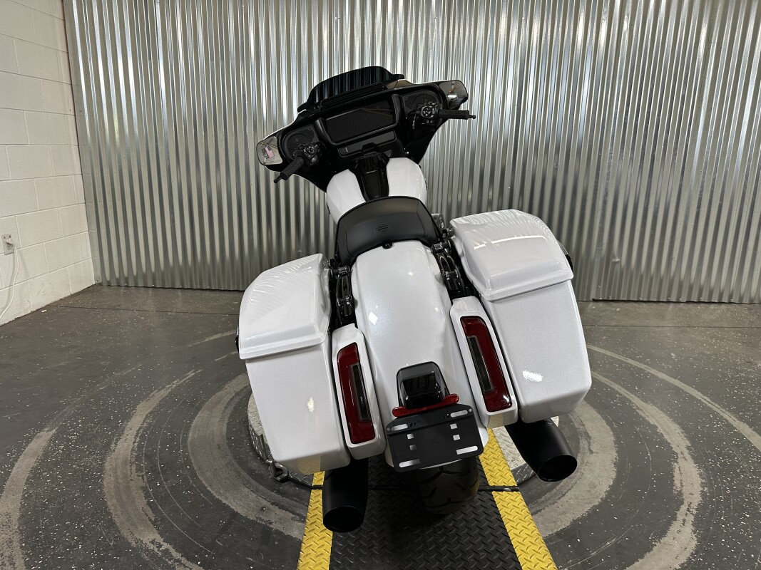 2025 Harley-Davidson Street Glide White Onyx Pearl - Black Finish - Photo 7