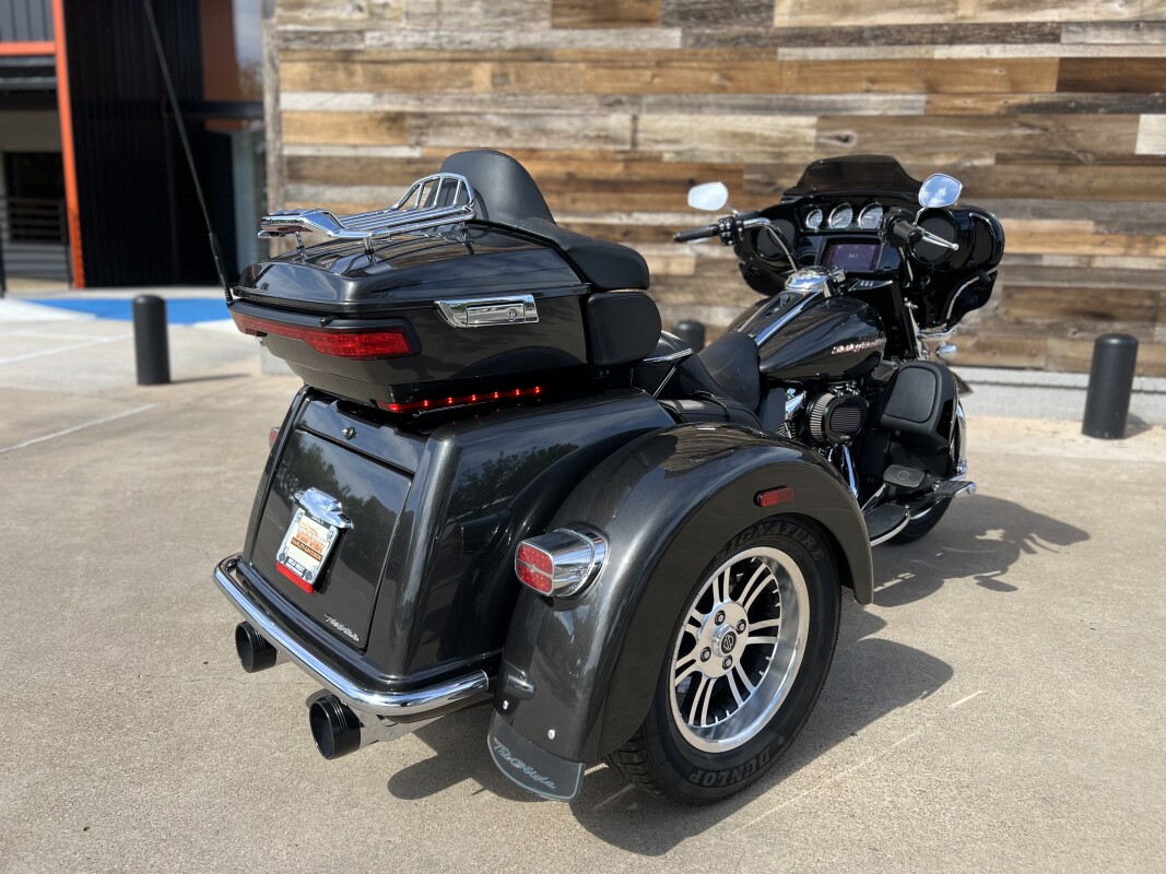 2019 Harley-Davidson Tri Glide Ultra Silver Flux/Black Fuse - Photo 8