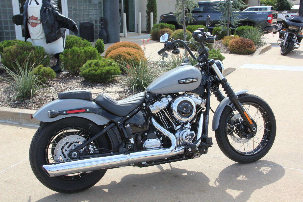 2025 Harley-Davidson Street Bob Billiard Grey w/Laced Wheels - Photo 5