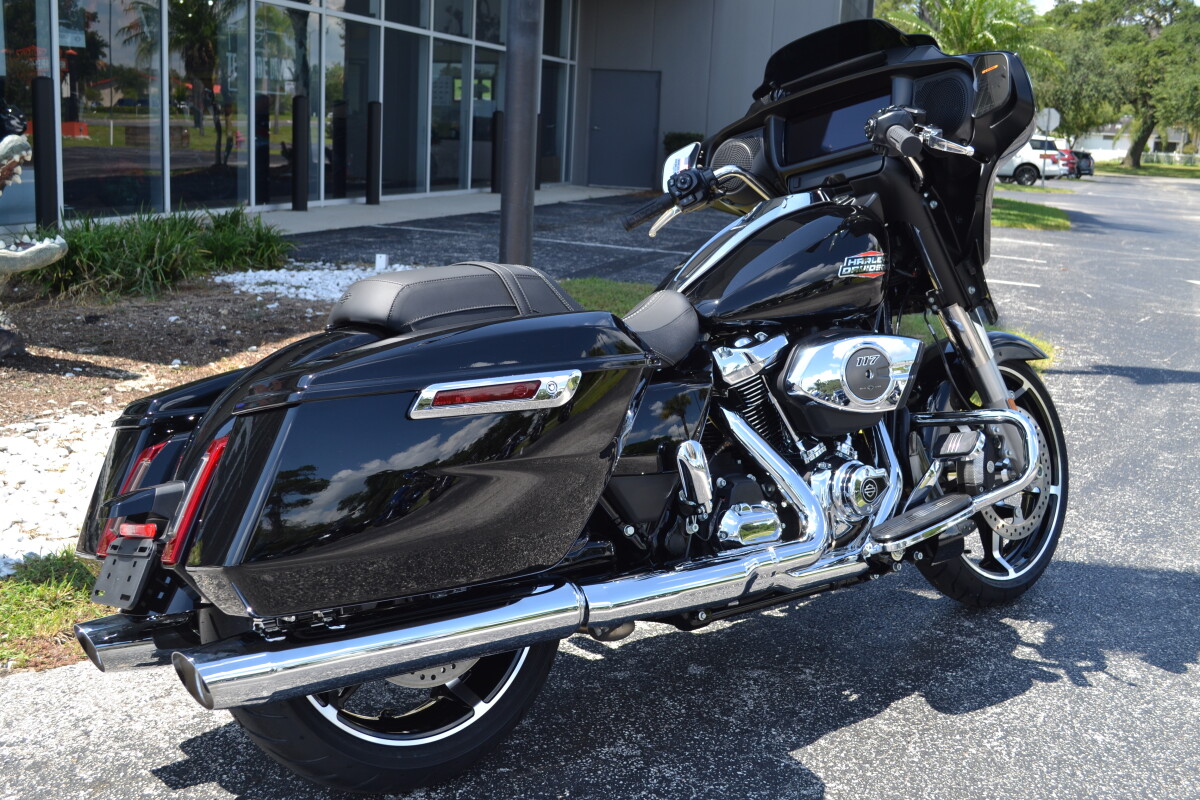 FLHX 2025 Street Glide - Photo 7