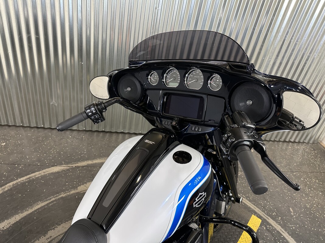 2021 Harley-Davidson Street Glide Special Arctic Blast — Special Edition — Black Finish - Photo 9
