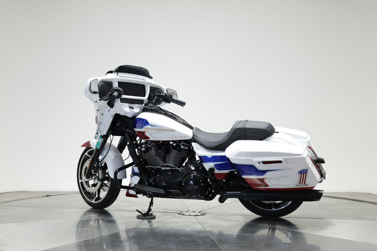 2025 Harley-Davidson FLHX Street Glide in ROCKET POP - Photo 10