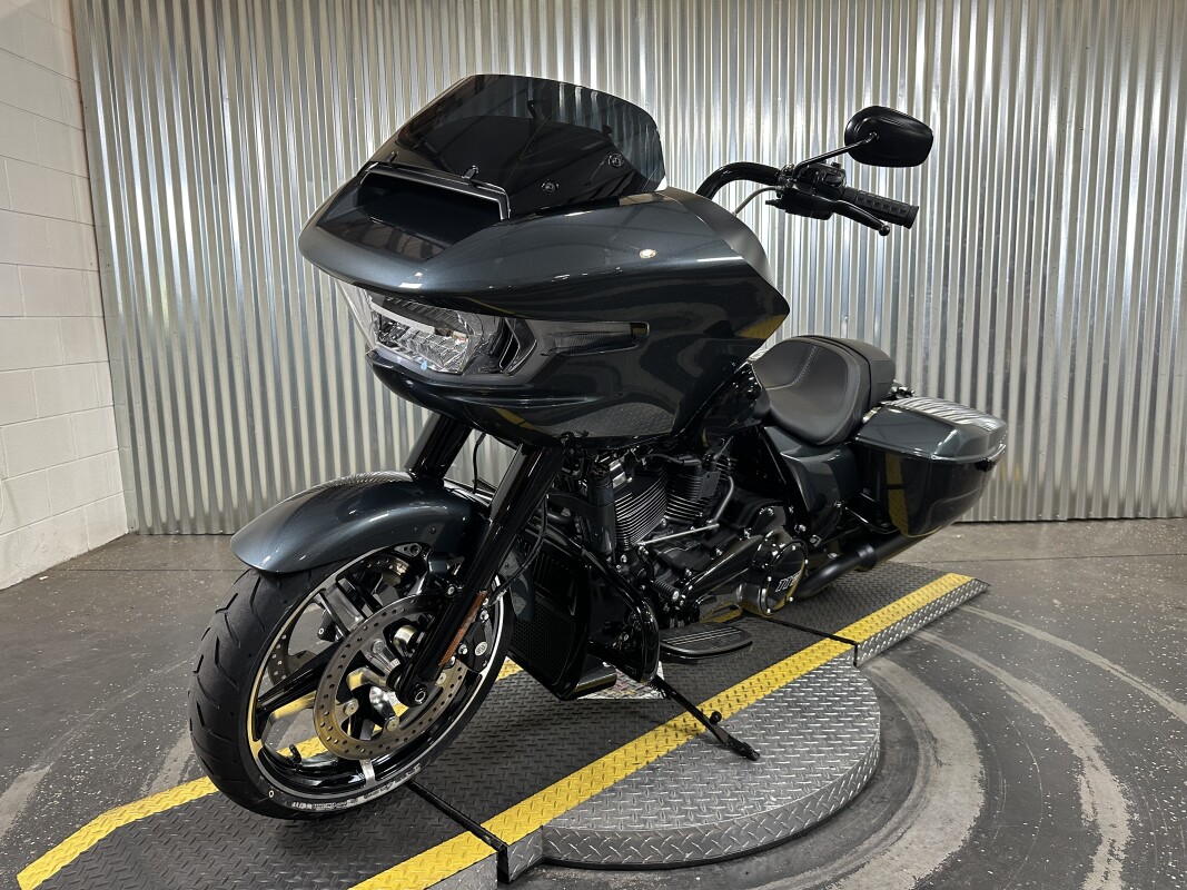 2025 Harley-Davidson Road Glide Iron Horse Metallic - Black Finish - Photo 4