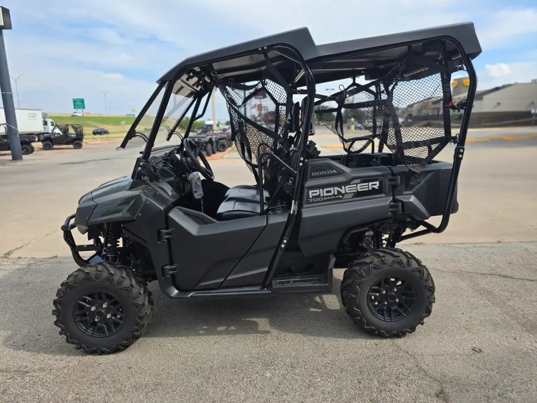 2025 Honda Pioneer 700-4 Deluxe - Photo 5