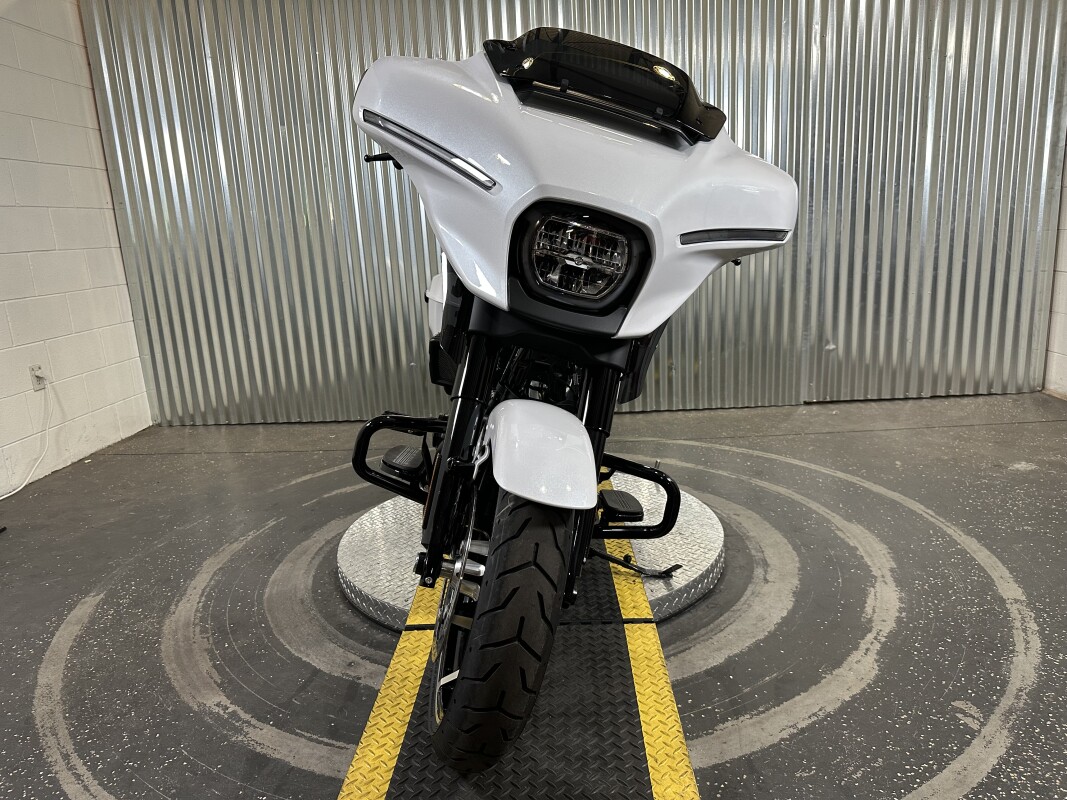 2025 Harley-Davidson Street Glide White Onyx Pearl - Black Finish - Photo 3