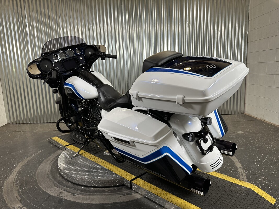 2021 Harley-Davidson Street Glide Special Arctic Blast — Special Edition — Black Finish - Photo 6