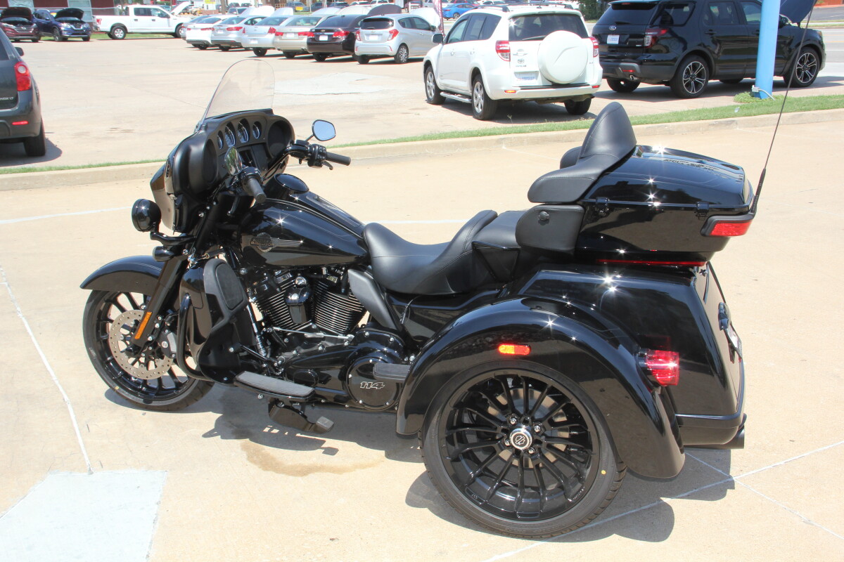 2025 Harley-Davidson Tri Glide Ultra Vivid Black - Black Finish - Photo 7