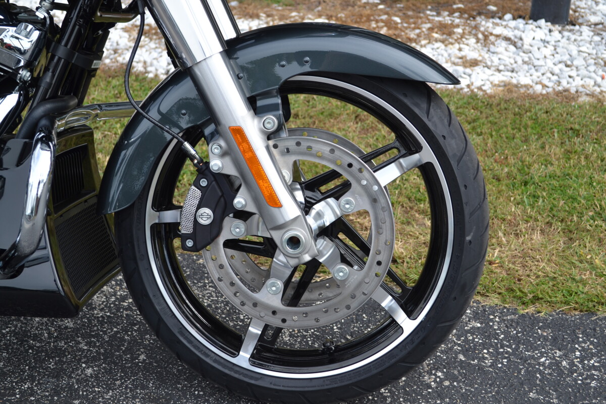 2025 Harley-Davidson Road Glide Iron Horse Metallic - FLTRX - Photo 3