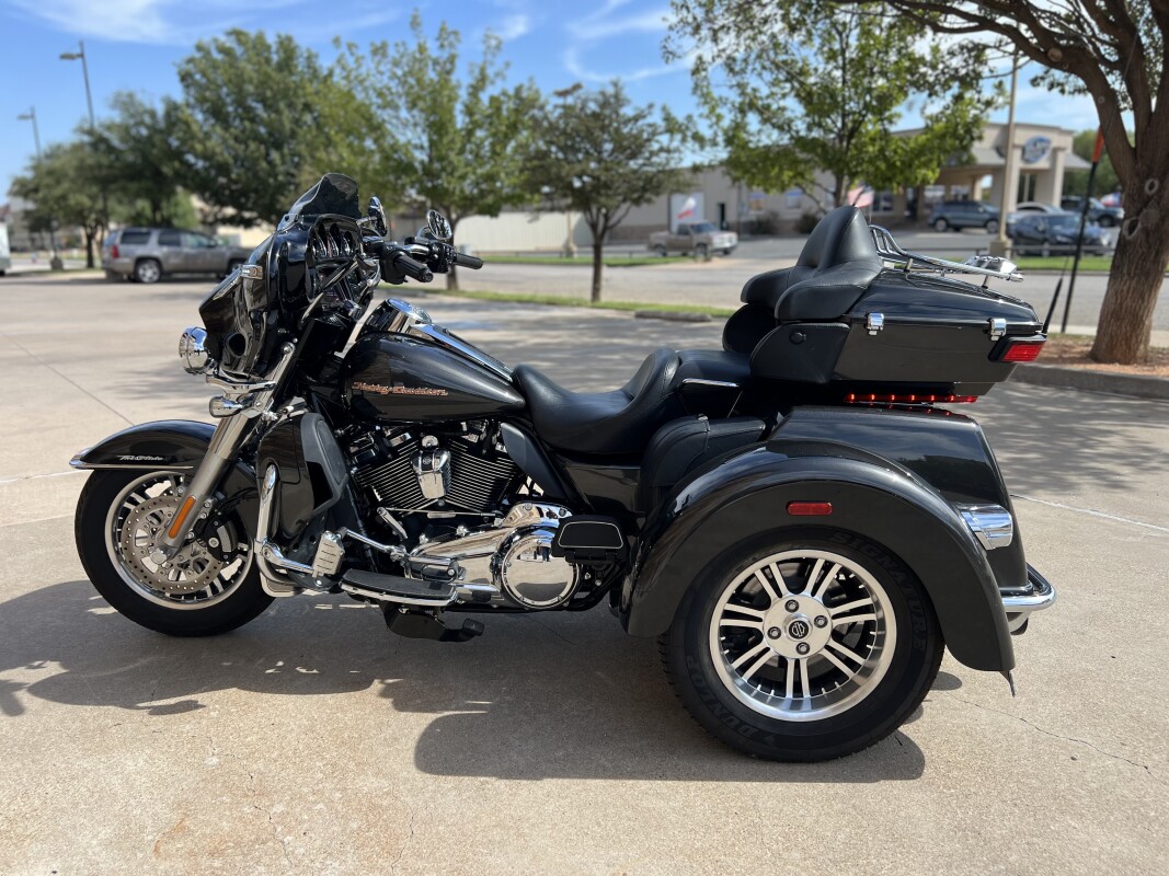 2019 Harley-Davidson Tri Glide Ultra Silver Flux/Black Fuse - Photo 5