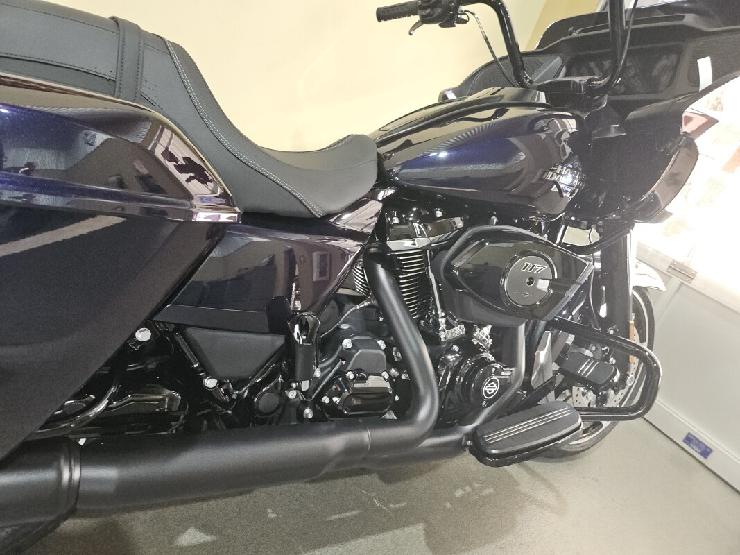 2025 Harley-Davidson Road Glide Mystic Shift - Black Finish - Photo 4