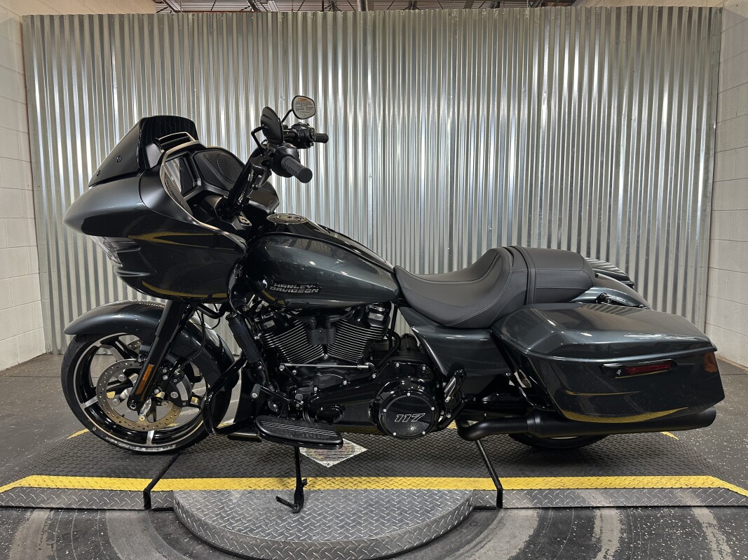 2025 Harley-Davidson Road Glide Iron Horse Metallic - Black Finish - Photo 5