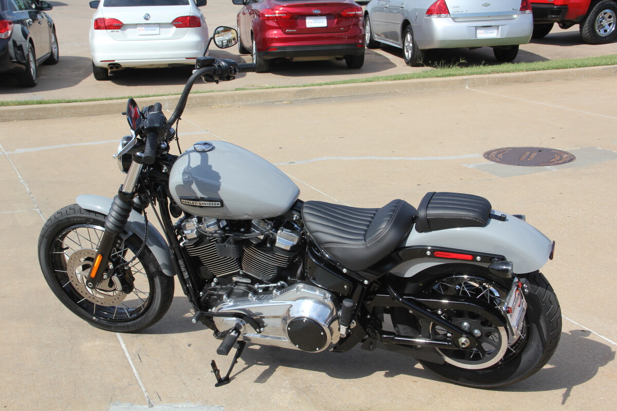 2025 Harley-Davidson Street Bob Billiard Grey w/Laced Wheels - Photo 7
