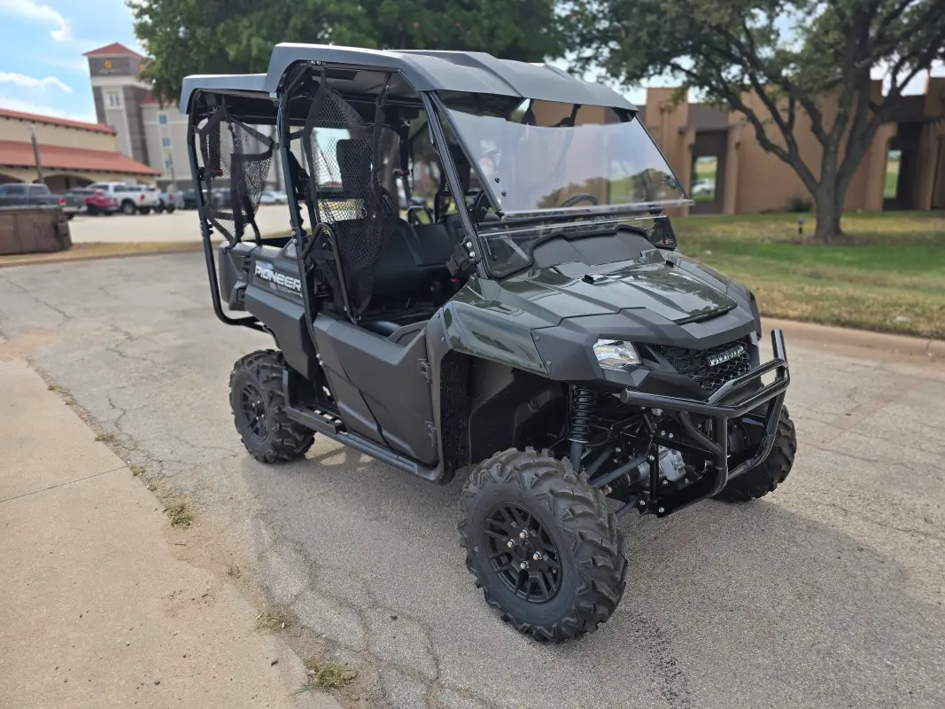 2025 Honda Pioneer 700-4 Deluxe - Photo 2