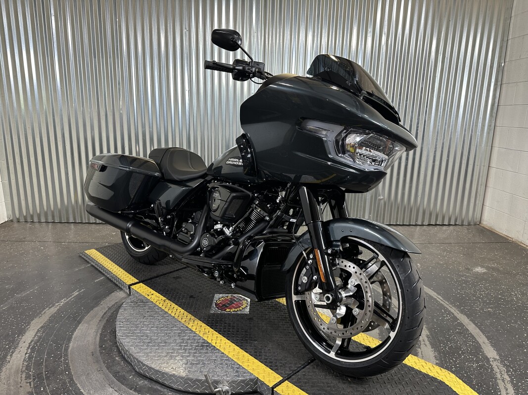 2025 Harley-Davidson Road Glide Iron Horse Metallic - Black Finish - Photo 2