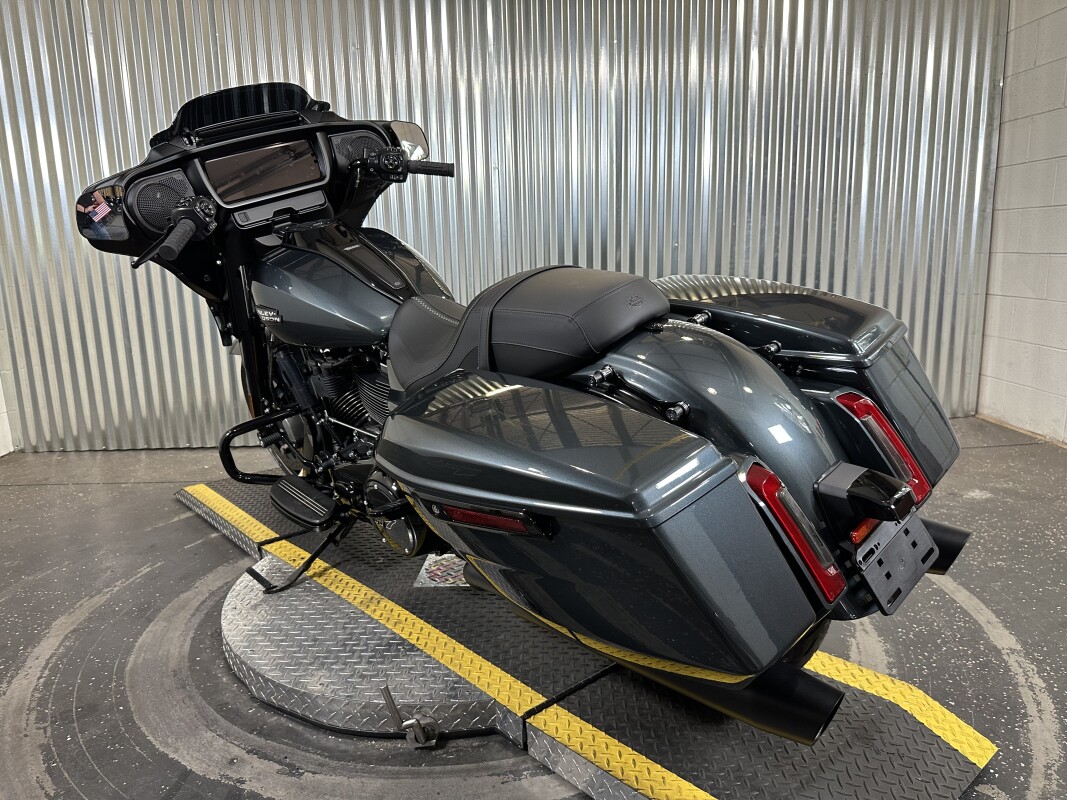 2025 Harley-Davidson Street Glide Iron Horse Metallic - Black Finish - Photo 6