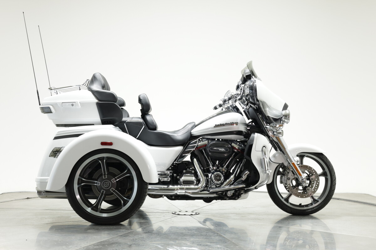 2020 Harley-Davidson FLHTCUTGSE CVO Tri Glide in Blizzard White Pearl, with 11,137 miles