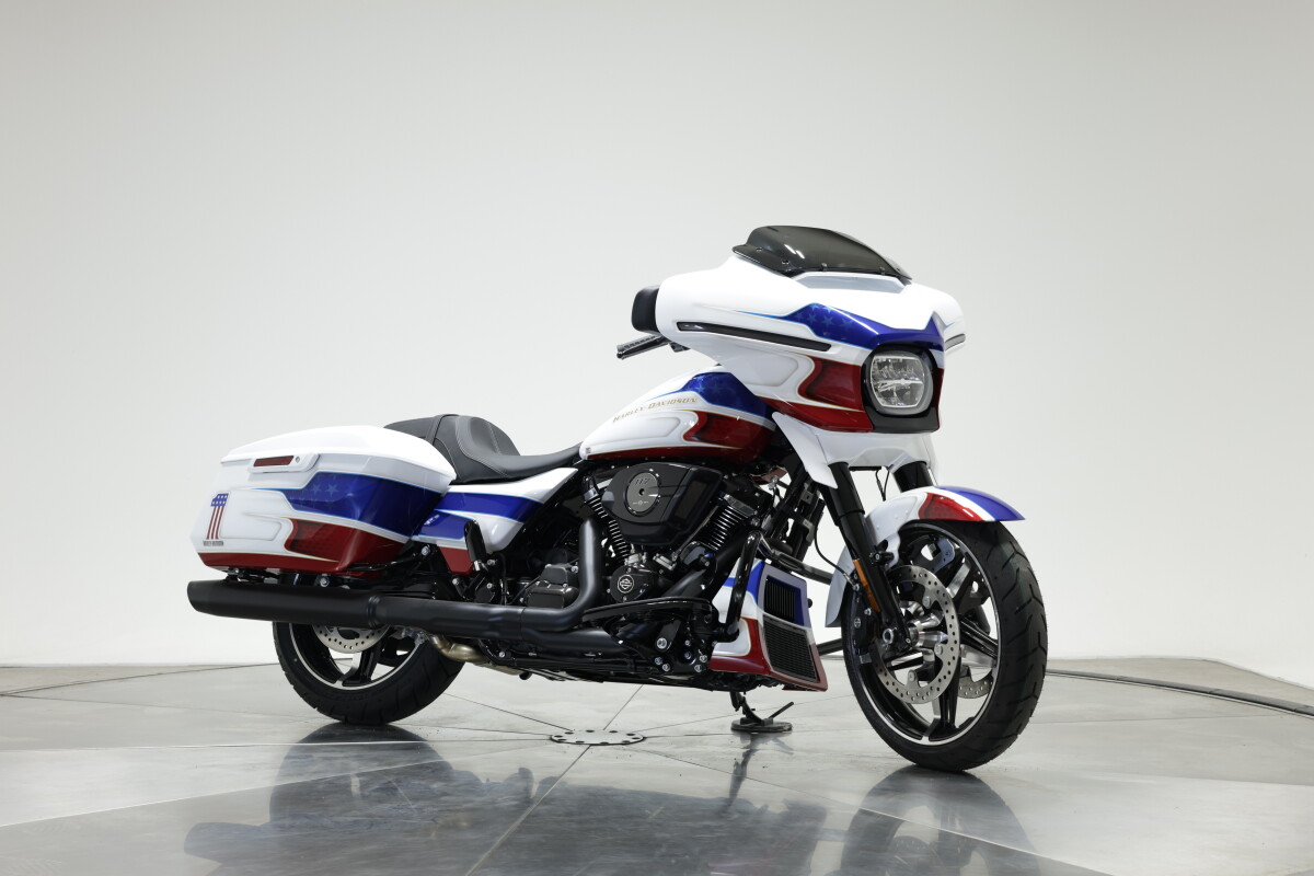 2025 Harley-Davidson FLHX Street Glide in ROCKET POP - Photo 2
