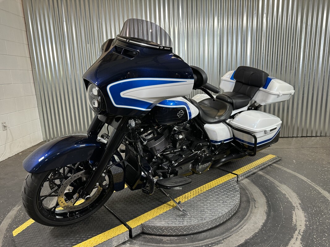 2021 Harley-Davidson Street Glide Special Arctic Blast — Special Edition — Black Finish - Photo 4