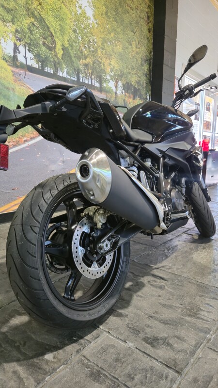 2025 BMW Motorrad G 310 R - Photo 8