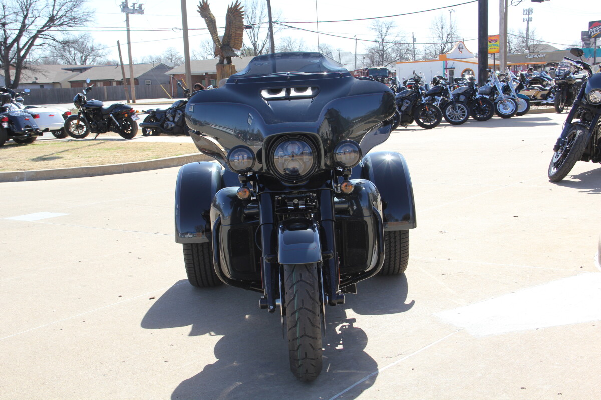 2025 Harley-Davidson Tri Glide Ultra Iron Horse Metallic / Vivid Black - Black Finish - Photo 8