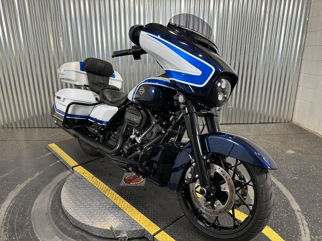 2021 Harley-Davidson Street Glide Special Arctic Blast — Special Edition — Black Finish - Photo 2