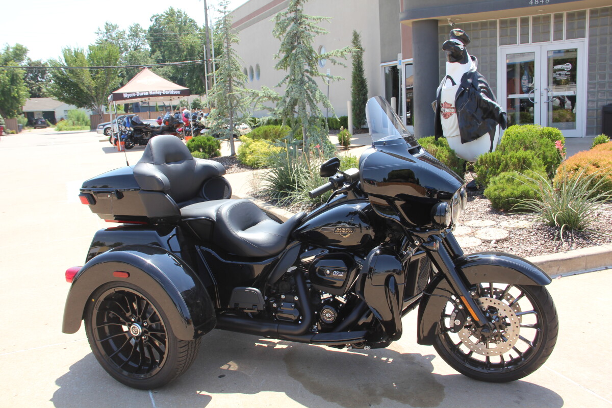 2025 Harley-Davidson Tri Glide Ultra Vivid Black - Black Finish - Photo 4