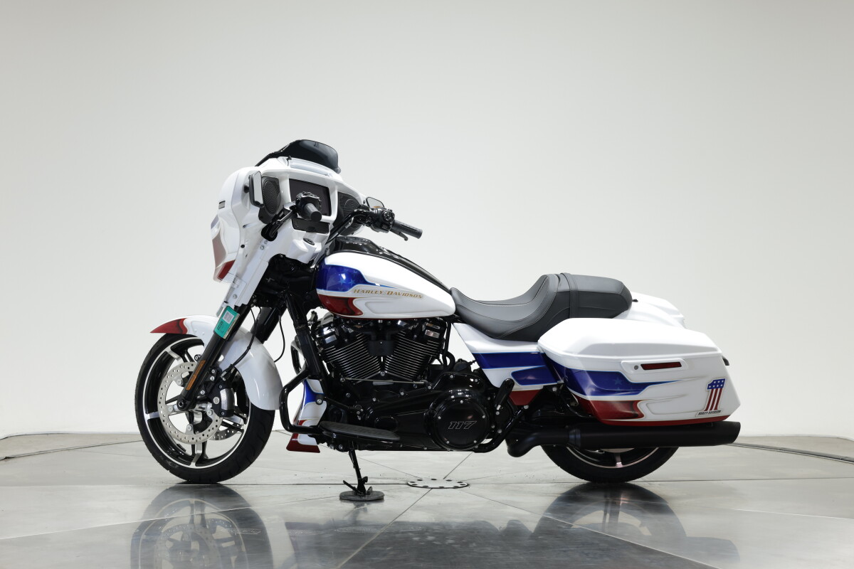 2025 Harley-Davidson FLHX Street Glide in ROCKET POP - Photo 9