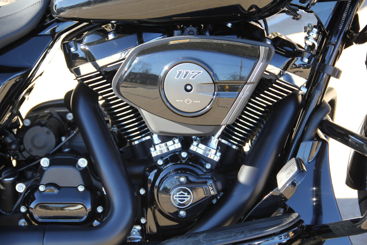 2025 Harley-Davidson Road Glide Vivid Black - Black Finish - Photo 10