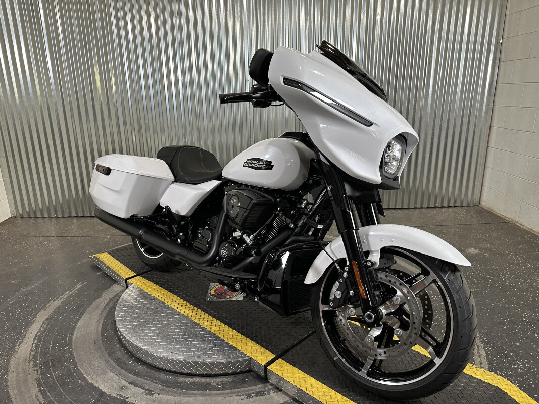 2025 Harley-Davidson Street Glide White Onyx Pearl - Black Finish - Photo 2