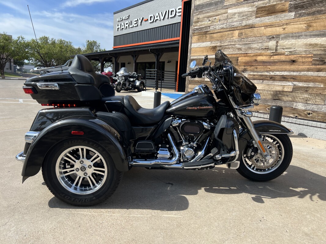2019 Harley-Davidson Tri Glide Ultra Silver Flux/Black Fuse