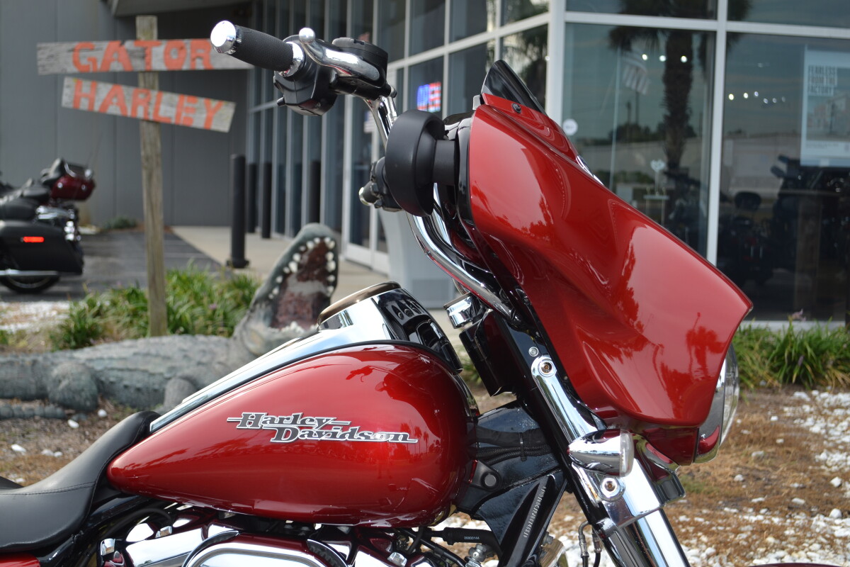 2018 Harley-Davidson Street Glide Wicked Red - FLHX - Photo 3