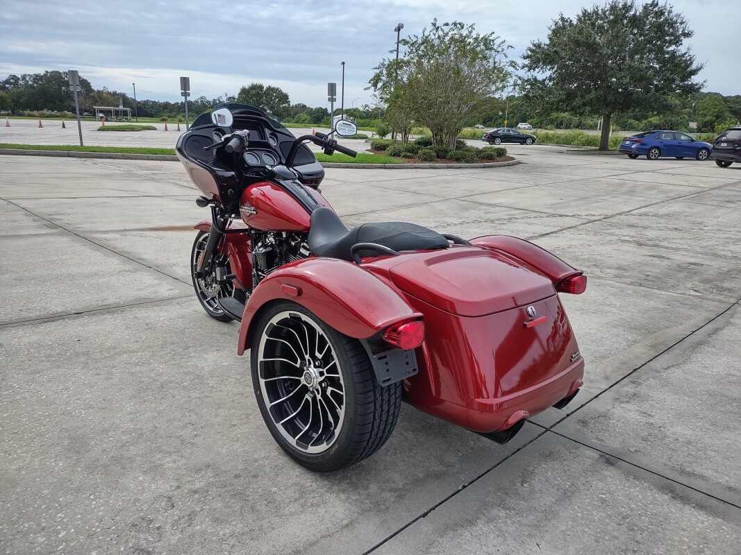 Road Glide 3 - Photo 7