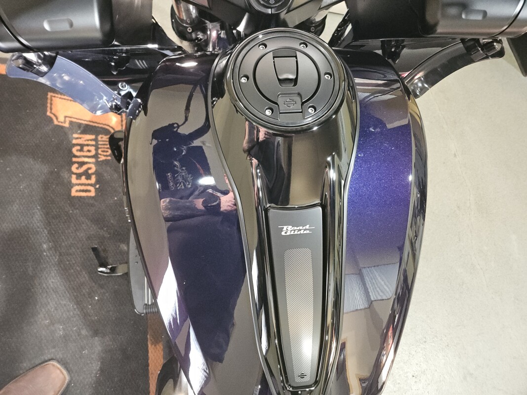 2025 Harley-Davidson Road Glide Mystic Shift - Black Finish - Photo 5