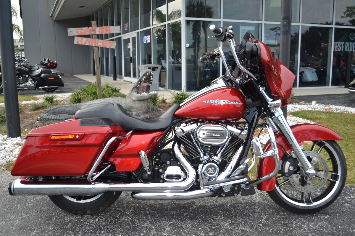 2018 Harley-Davidson Street Glide Wicked Red - FLHX