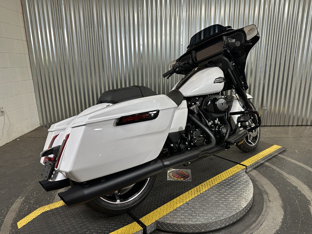 2025 Harley-Davidson Street Glide White Onyx Pearl - Black Finish - Photo 8