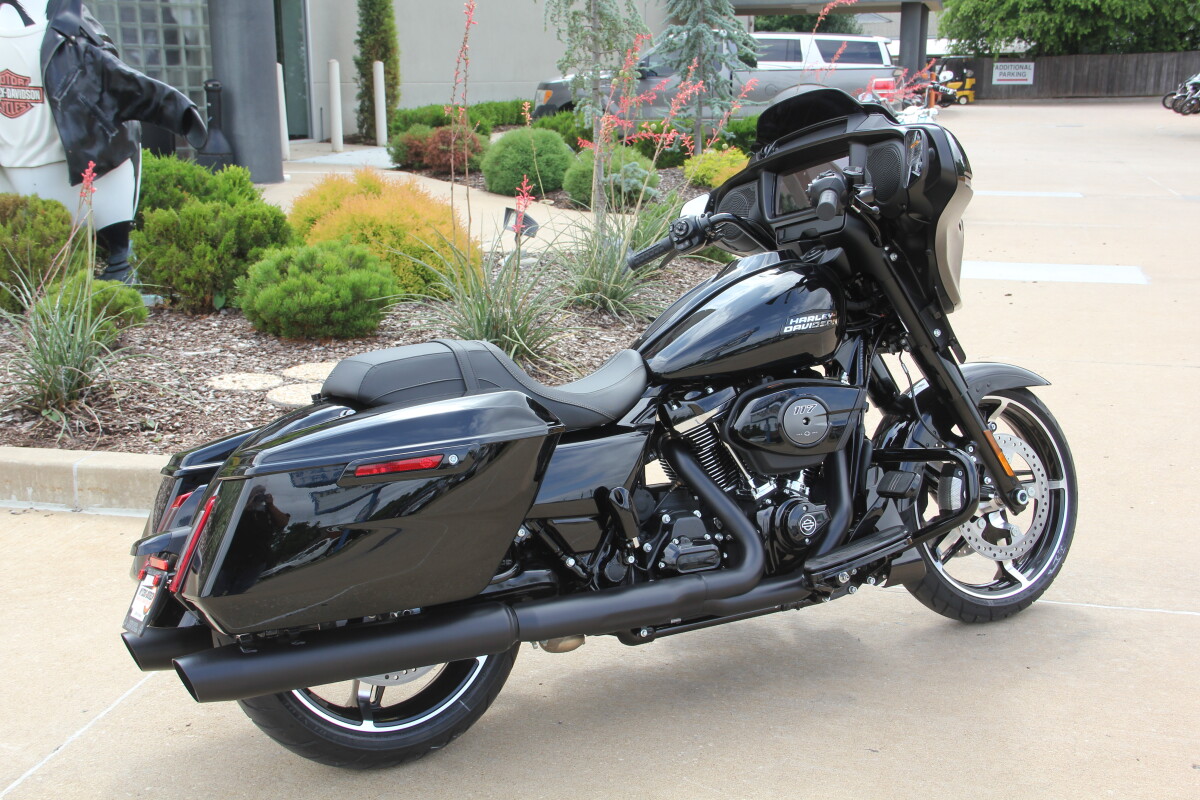 2025 Harley-Davidson Street Glide Vivid Black - Black Finish - Photo 5