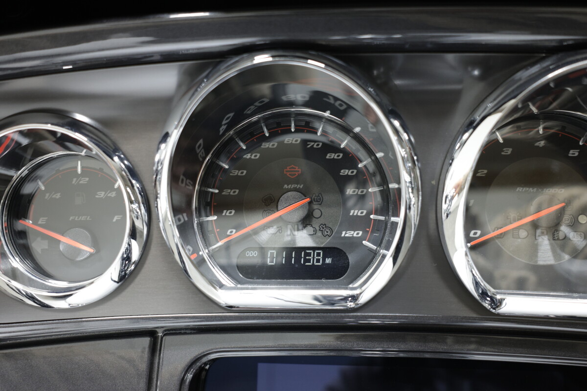 2020 Harley-Davidson FLHTCUTGSE CVO Tri Glide in Blizzard White Pearl, with 11,137 miles - Photo 3
