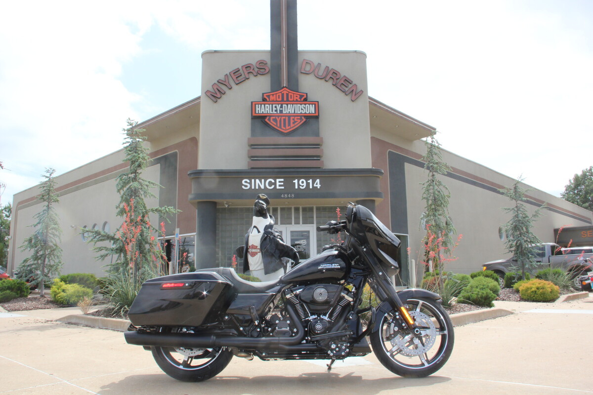 2025 Harley-Davidson Street Glide Vivid Black - Black Finish