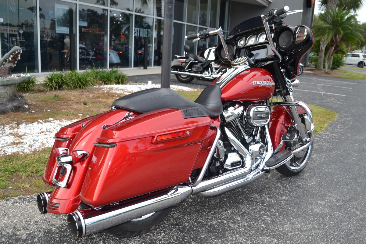 2018 Harley-Davidson Street Glide Wicked Red - FLHX - Photo 9