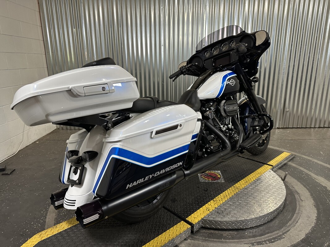 2021 Harley-Davidson Street Glide Special Arctic Blast — Special Edition — Black Finish - Photo 8