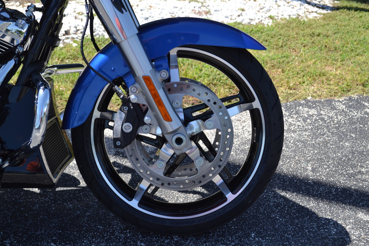 FLHX 2025 Street Glide - Photo 2