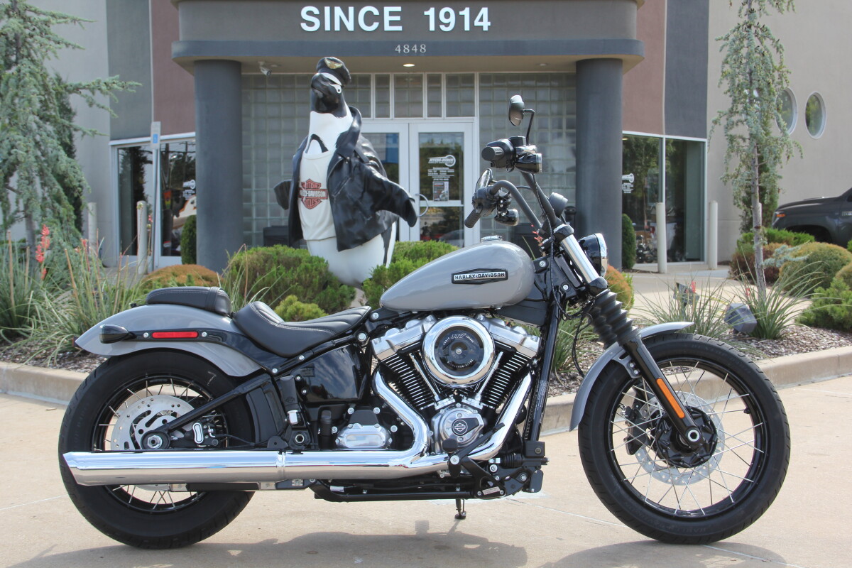 2025 Harley-Davidson Street Bob Billiard Grey w/Laced Wheels - Photo 2
