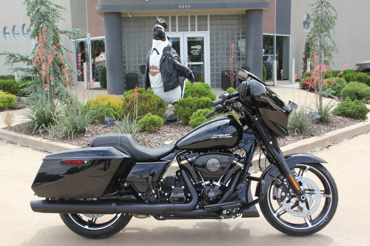 2025 Harley-Davidson Street Glide Vivid Black - Black Finish - Photo 2