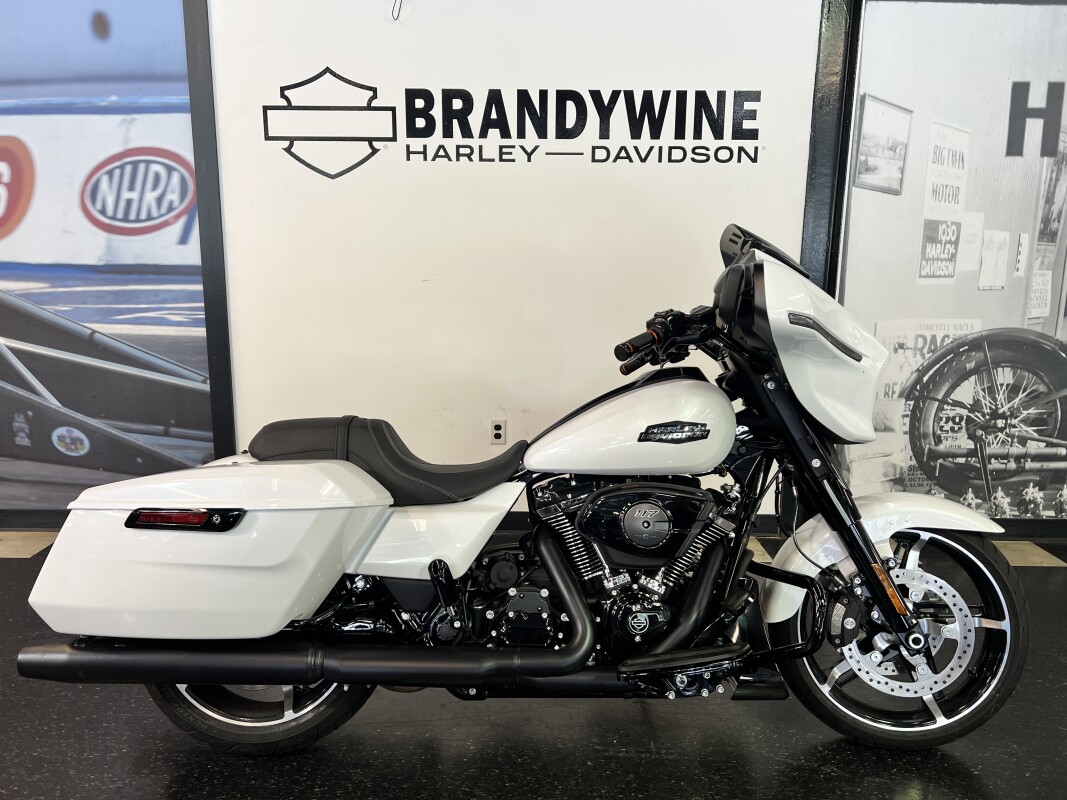 2024 Harley-Davidson Street Glide White Onyx Pearl FLHX